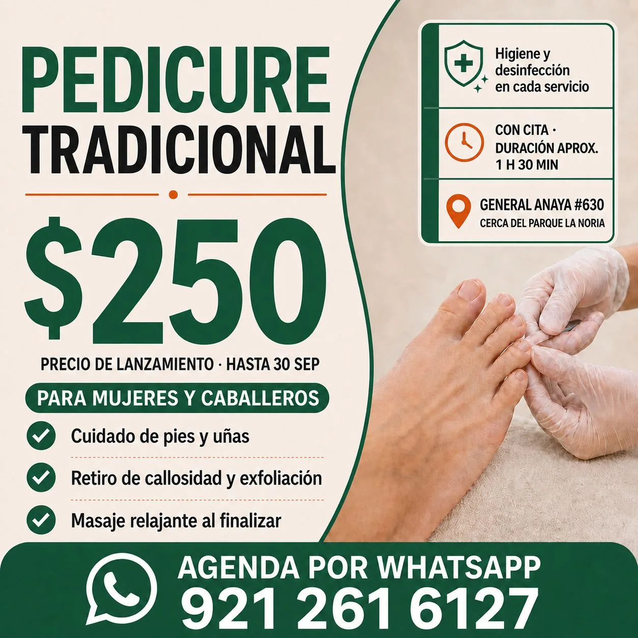 Pedicurista realizando el cuidado de las uñas de los pies con guantes